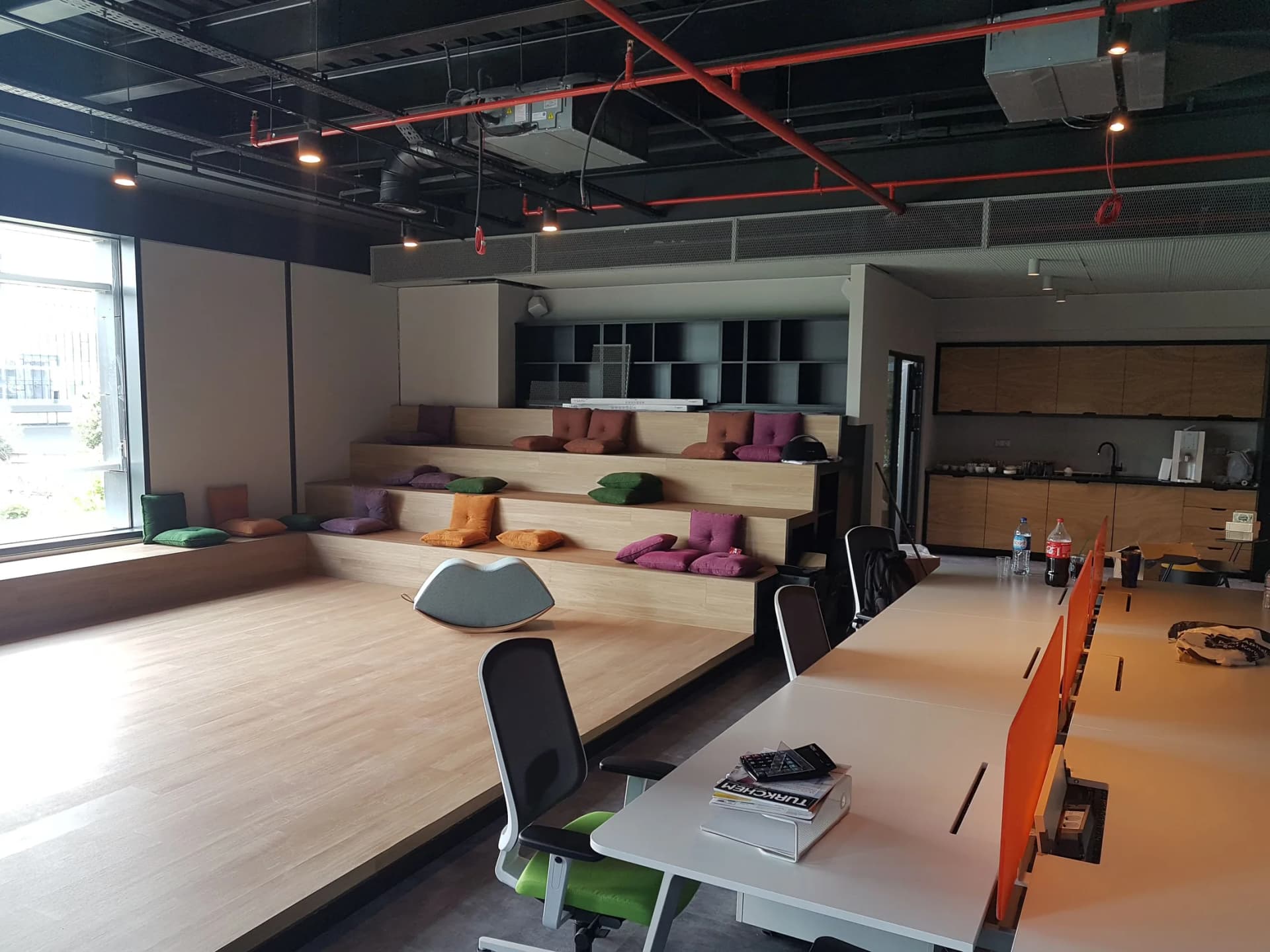 Sahne ve Toplantı Alanı Kurgusu uygulaması — İstanbul, Ekin Yapı Dekorasyon