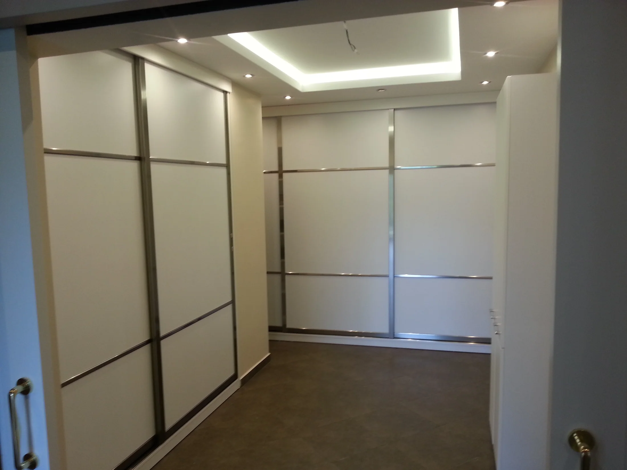 Salon Tavanında Renk Değiştiren Işık Bandı uygulaması, ticari alan — İstanbul, Ekin Yapı Dekorasyon — Fotoğraf 4/16