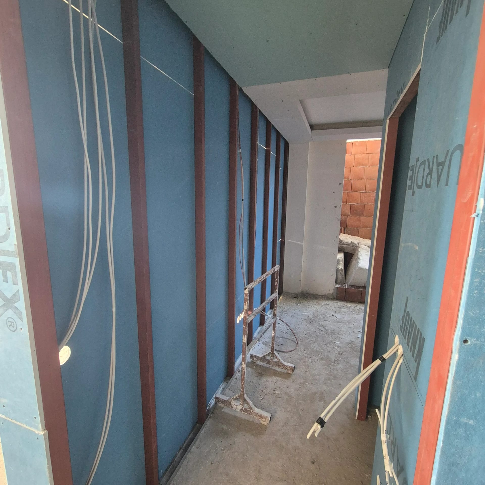 Bölme Duvarda Yapı Levhası — Knauf GUARDEx® uygulaması — İstanbul, Ekin Yapı Dekorasyon